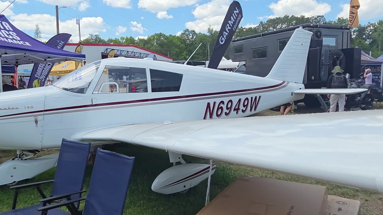 N6949W at KLAL