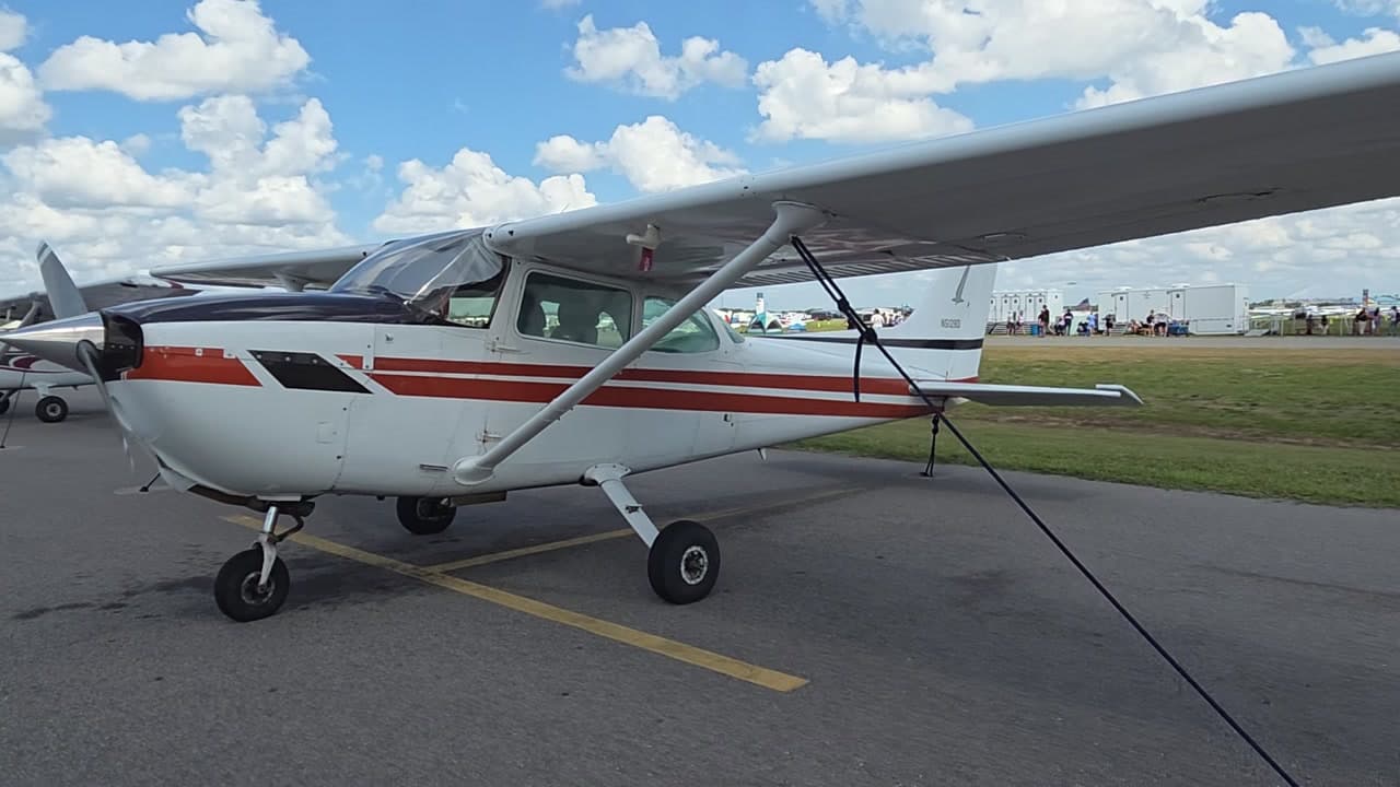 N52120 at KLAL