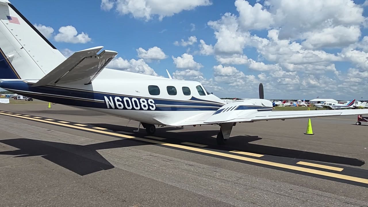 N6008S at KLAL