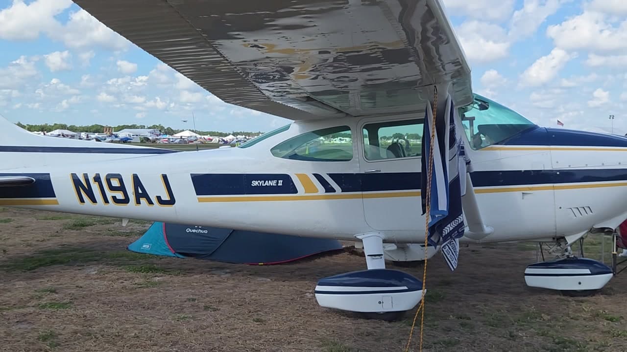 N19AJ at KLAL