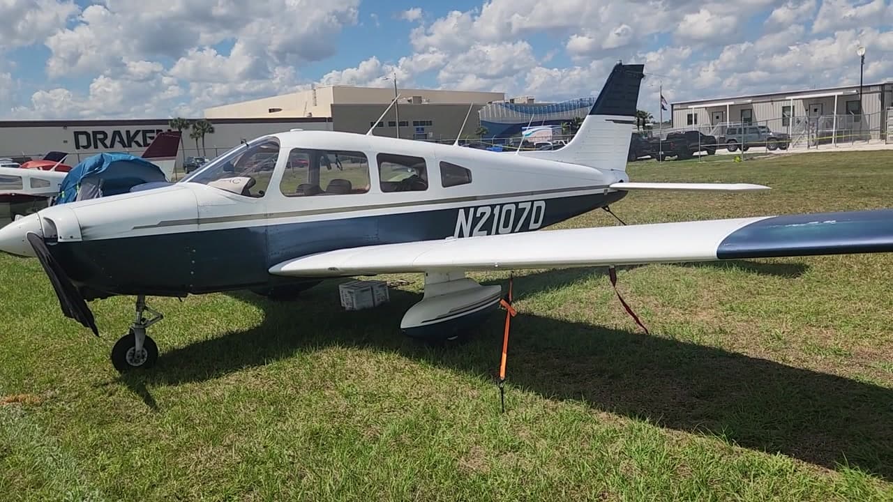 N2107D at KLAL