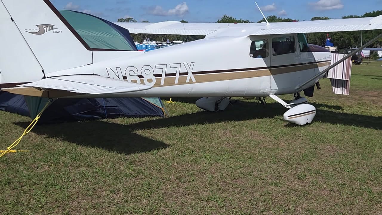 N6877X - Cessna 172B at KLAL
