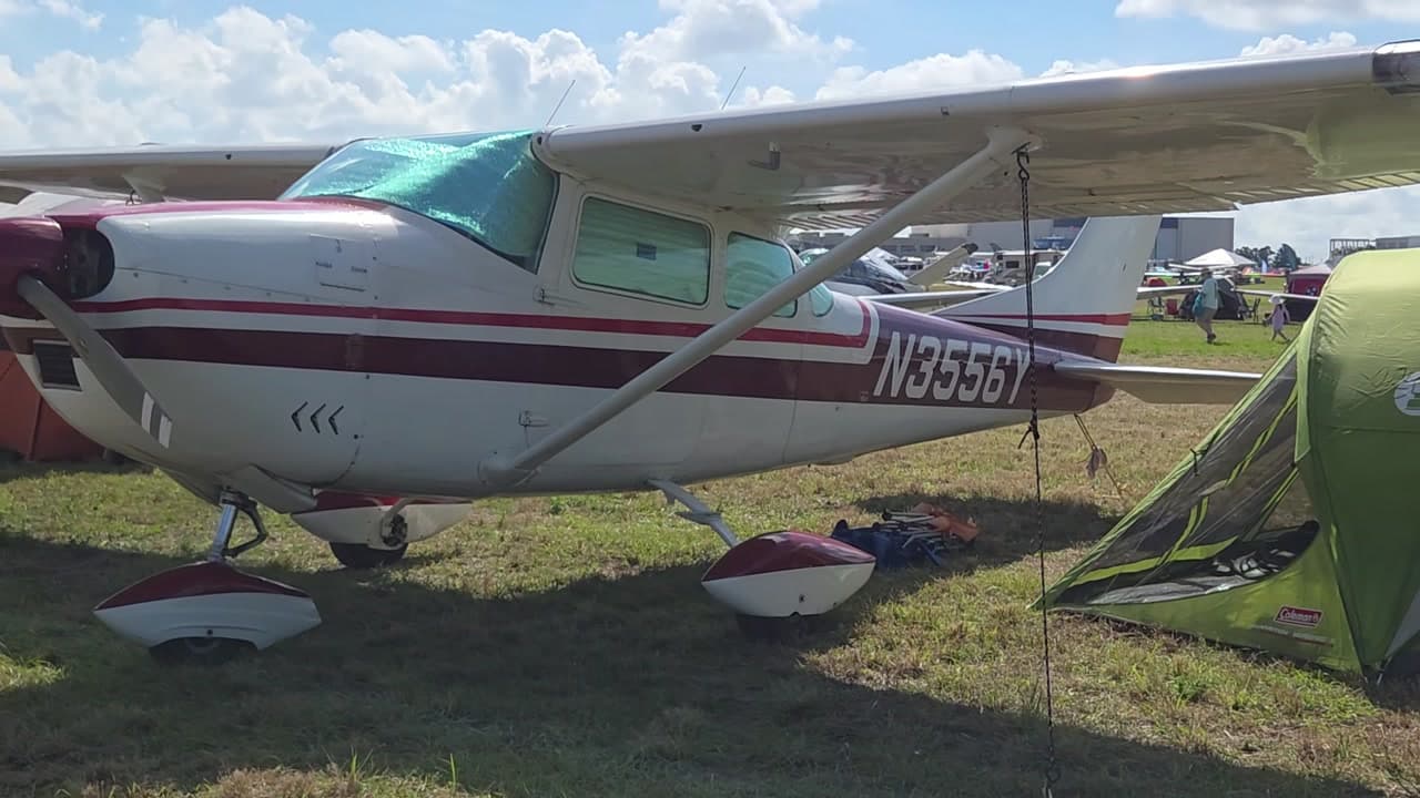 N3556Y - Cessna 182F at KLAL